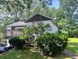 22 Kimlo Rd, Wellesley Hills, MA 02481