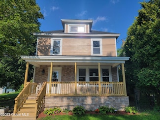 25 Church St, Hagaman, NY 12086