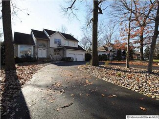 3 Wendi Way, Manalapan, NJ 07726
