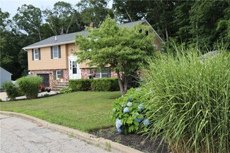 61 Carolyn Dr, West Warwick, RI 02893