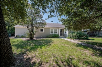 709 Inwood Dr, Bryan, TX 77802