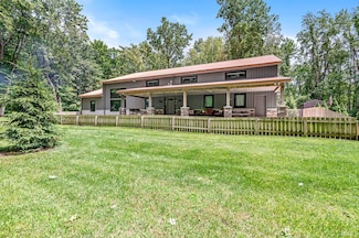 21095 Kern Rd, South Bend, IN 46614