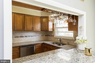 12365 Neale Sound Dr, Cobb Island, MD 20625