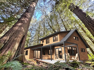 30 Little Strawberry Ln, Bellingham, WA 98229