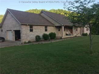 62 Cory Ln, Madison, WV 25130