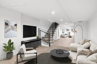 20-27 Menahan St Unit 1-R, Flushing, NY 11385
