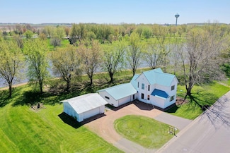 192 S Linden St, Dorchester, WI 54425