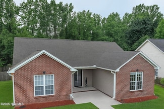 3840 Countryaire Dr, Ayden, NC 28513