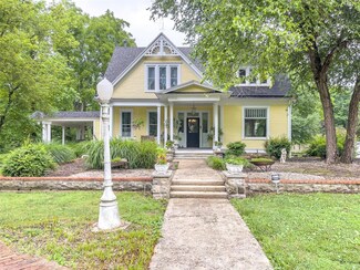 2001 Beck Ln, Lebanon, MO 65536
