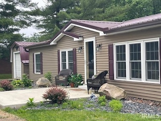 8 E Branson St, La Fontaine, IN 46940