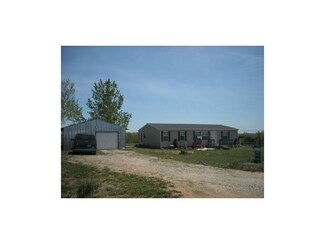 10522 Fox Ln, Ozawkie, KS 66070