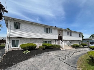 94 Briggs St, Cranston, RI 02920
