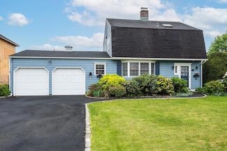 178 Harvard St, Westbury, NY 11590
