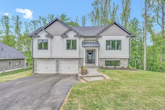 1825 Parker Ln, Vinton, VA 24179