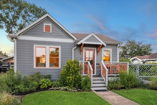 711 Pizer St, Houston, TX 77009