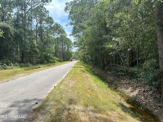 0 Art St, Waveland, MS 39576