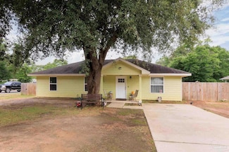5425 Bluebird St, Milton, FL 32583