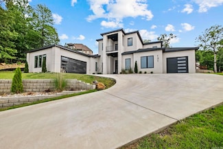 131 Delaware Ln, Maumelle, AR 72113