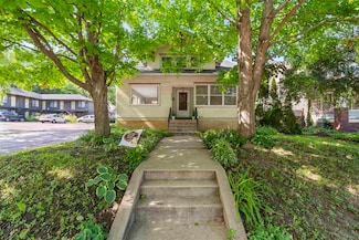 1036 E Court St, Iowa City, IA 52240