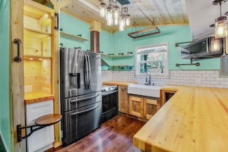 85 Our St, Vernon, FL 32462