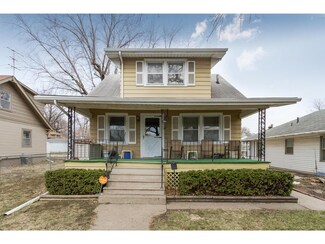 911 Euclid Ave, Des Moines, IA 50313