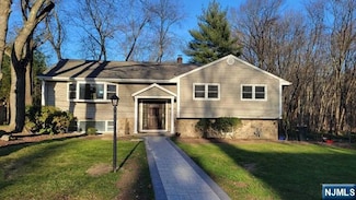 22 Myrtle Ave, Demarest, NJ 07627
