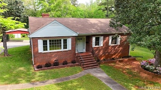 516 Berry St, Chase City, VA 23924
