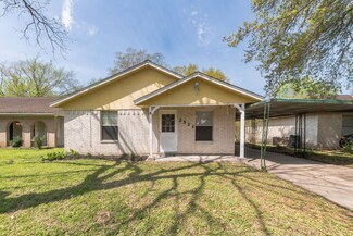 2522 S San Antonio St, Pearland, TX 77581