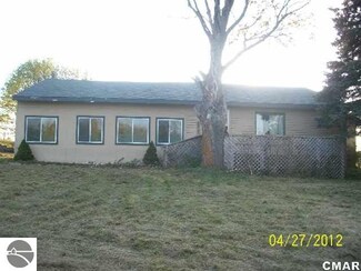625 30th Ave, Blanchard, MI 49310