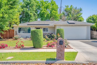 4562 N Holt Ave, Fresno, CA 93705