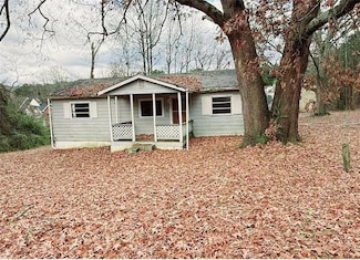 1099 Warren Dr, Riverdale, GA 30296