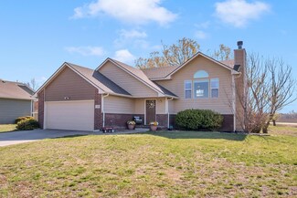 205 Victoria Rd, Newton, KS 67114