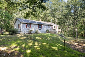 2 Walker Heights Rd, Kennebunk, ME 04043