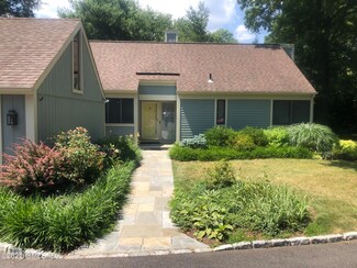 3 E Lyon Farm Dr, Greenwich, CT 06831
