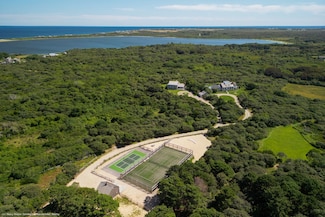 21 Quidnet Rd, Nantucket, MA 02554