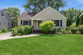 151 Rosedale Ave, Crystal Lake, IL 60014