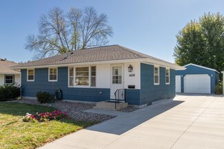 1456 Cascade St NW, Rochester, MN 55901