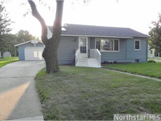 140 3rd St S, Winsted, MN 55395