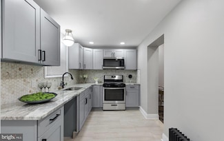 22 N Front St, Darby, PA 19023