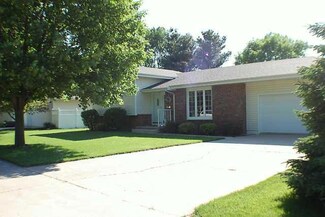 435 NE Cedar Ave, Earlham, IA 50072