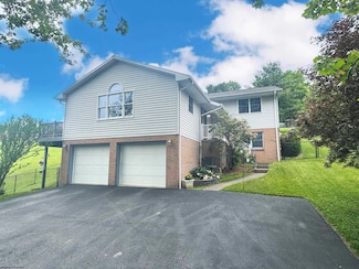 524 Kinney St, Bridgeport, WV 26330