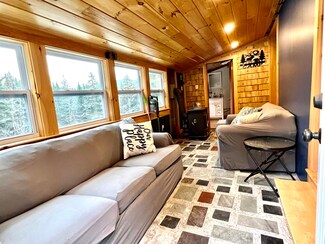 18 Bascom Hill Rd, Colebrook, NH 03576