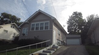 619 Wellington Ave, Elgin, IL 60120