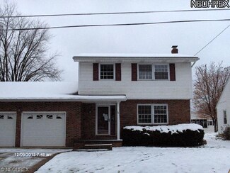 25 Bender St NE, Navarre, OH 44662