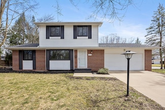 1560 Eastlawn Rd SE, Grand Rapids, MI 49506