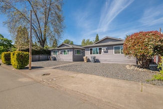 534 NW E St Unit 534-536-538, Grants Pass, OR 97526