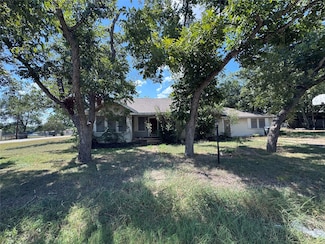 1402 W 9th St, Caldwell, TX 77836