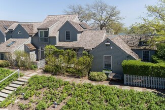 31 Landmark Ave, Mashpee, MA 02649