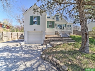 811 S 68th St, Omaha, NE 68106