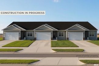 1867 Redbud Cir Unit 102, Eldridge, IA 52748
